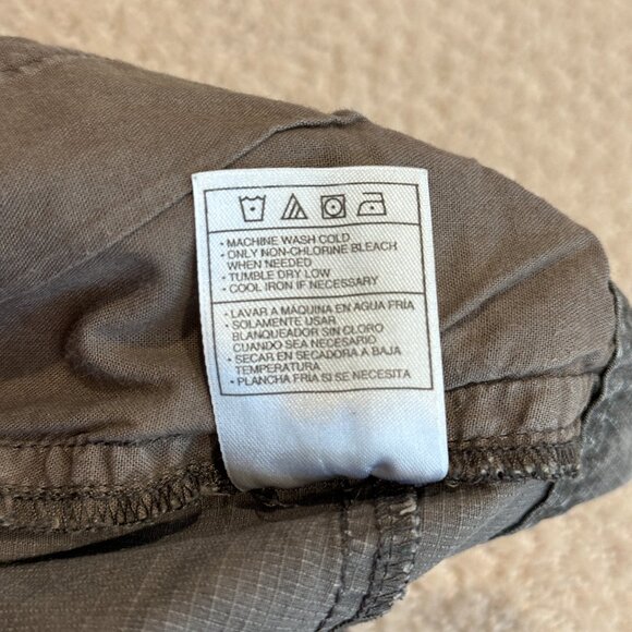 Nike ACG Pants Camo Cargo Capri Gray Ripstop Outdoors Athletic Camping Size 10 - Picture 11 of 12